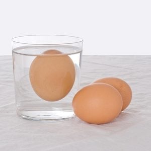 float test that shows how to tell if an egg is bad
